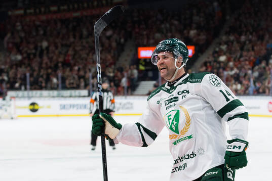 Färjestads Henrik Björklund jublar