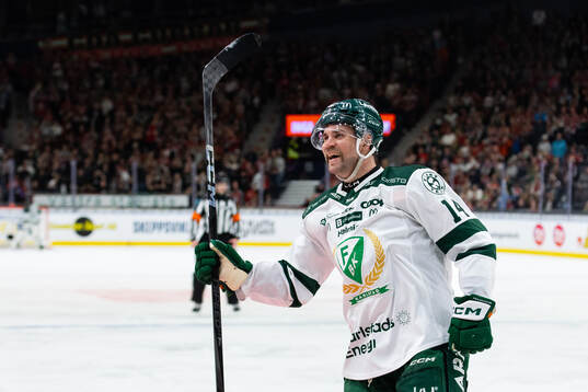 Färjestads Henrik Björklund jublar