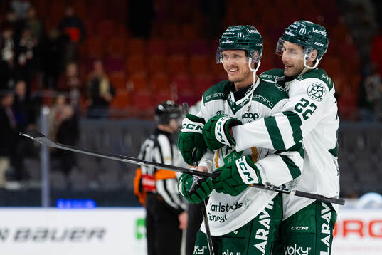 Färjestads Magnus Nygren och Per Åslund jublar