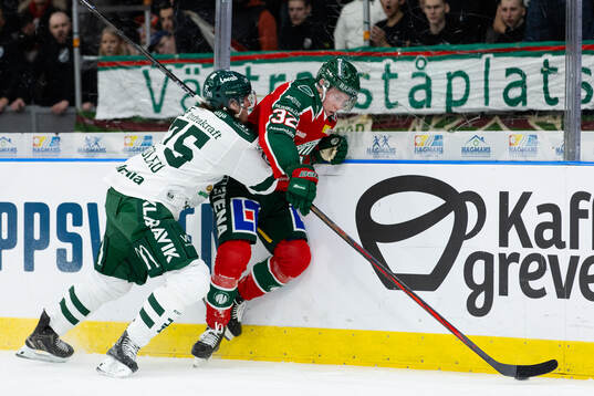 Färjestads Jeremy Salvas Groleau och Frölundas Noah Hasa