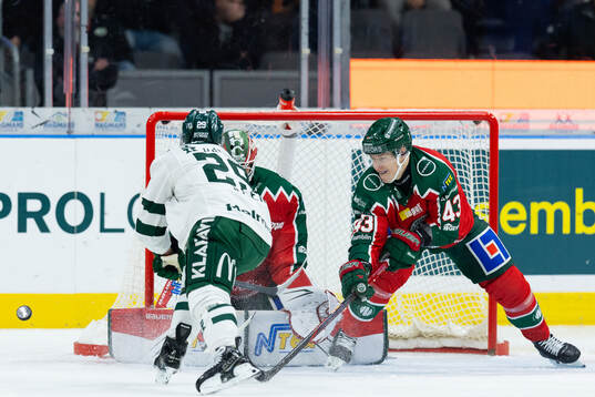 Färjestads Oskar Steen mot Frölundas Tom Nilsson