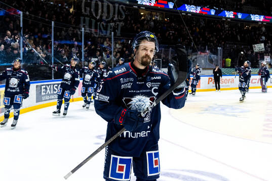 Linköpings Oscar Fantenberg jublar