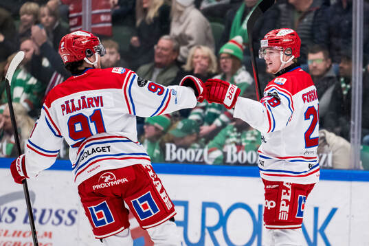 Timrås Magnus Pääjärvi och Simon Forsmark jublar