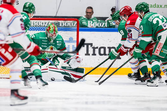 Rögles målvakt Christoffer Rifalk och Timrås Anton Lander