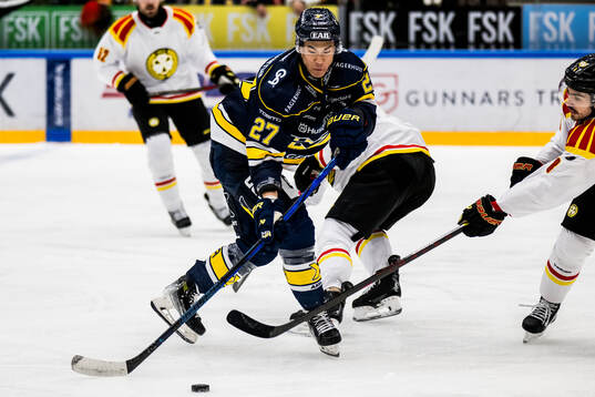 HV71s Jonathan Ang och Brynäs Bobby Trivigno