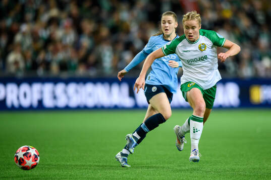 Jessica Park of Manchester City and Julie Blakstad of