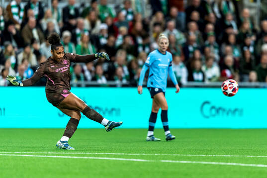 Goalkeeper Khiara Keating of Manchester City