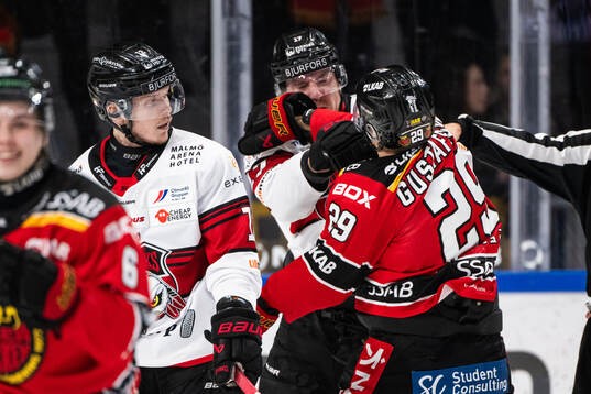 Malmö Redhawks Johan Ivarsson och Luleås Erik Gustafsson