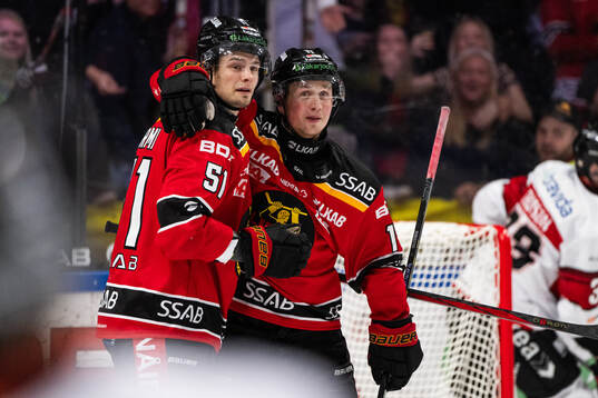 Luleås Markus Nurmi och Jonas Berglund jublar