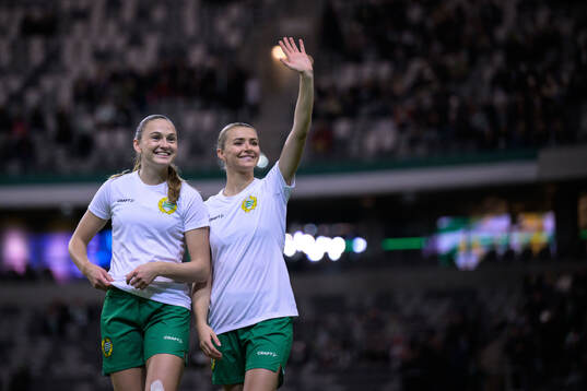 Anna Jøsendal and Thea Sørbo of Hammarby