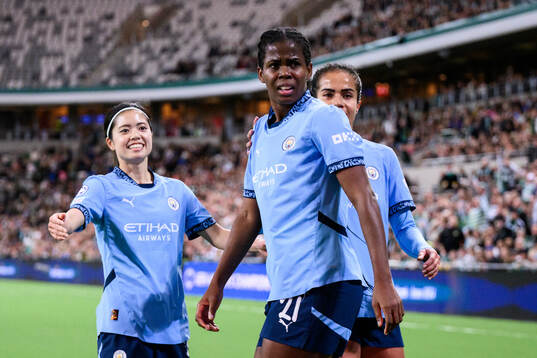 Khadija Shaw of Manchester City celebrates