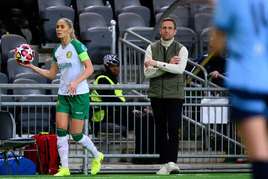 Alice Carlsson and Head coach Martin Sjögren of Hammarby