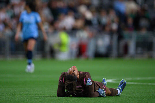 Goalkeeper Khiara Keating of Manchester City in pain