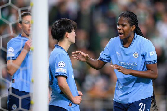 Aoba Fujino and Khadija Shaw of Manchester City