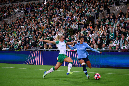 Eva Nyström of Hammarby and Mary Fowler of Manchester City