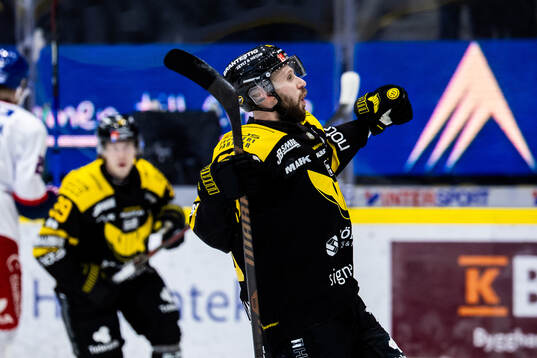 Västerås Erik Flood jublar