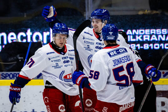 Oskarshamns Hampus Karlsson jublar