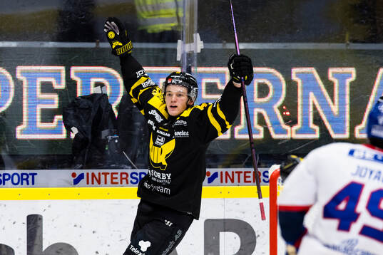 Västerås Noel Fransén (m) avgör med 3-2 i förlängning