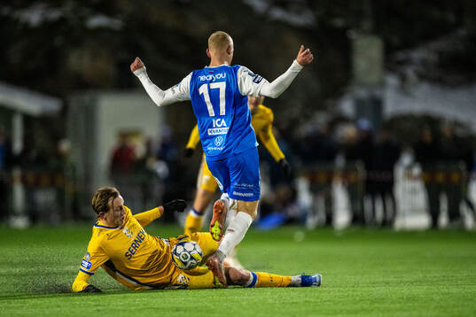 IFK Göteborgs Adam Carlén och Oddevolds Olle Kjellman
