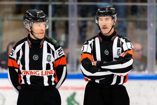 Domare Tobias Björk och Domare Linus Öhlund