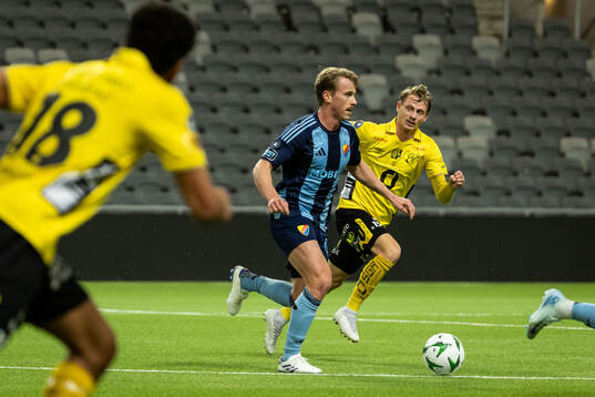 Djurgårdens Rasmus Schüller och Elfsborgs Simon Hedlund