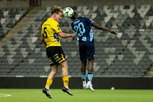 Elfsborgs Frode Aronsson och Djurgårdens Tokmac Nguen