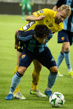 Djurgårdens Keita Kosugi och Elfsborgs Johan Larsson