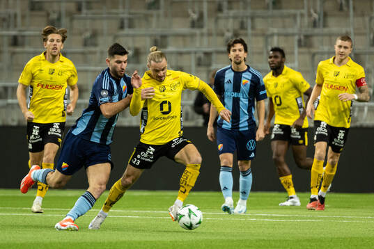 Djurgårdens Besard Sabovic och Elfsborgs Niklas Hult