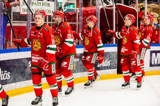 Moras spelarna jublar