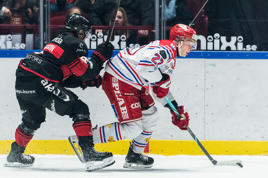 Malmö Redhawks Johan Olofsson och Timrås Oliver Johansson