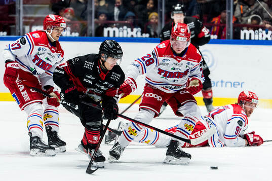 Malmö Redhawks Nikola Pasic och Timrås Simon Forsmark