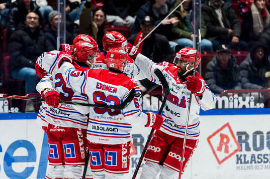 Timrås Maximilian Eisenmenger jublar
