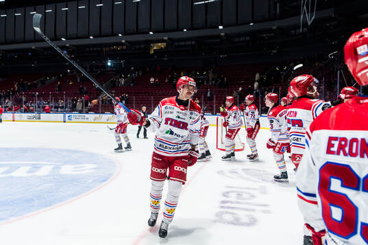 Timrås Emil Pettersson jublar