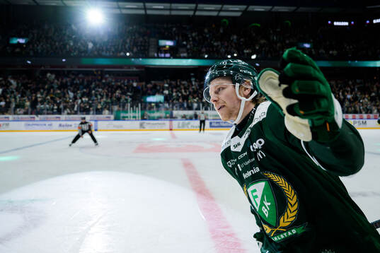 Färjestads Oskar Steen jublar