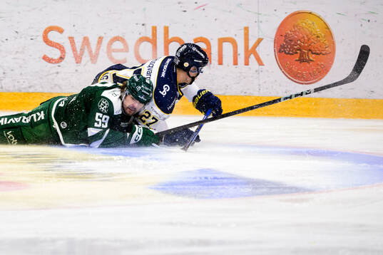 Färjestads Linus Johansson och HV71s Jonathan Ang