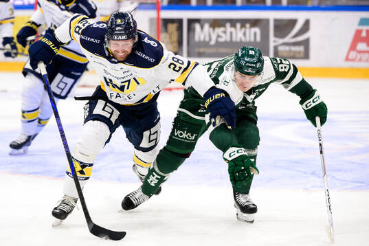 HV71s John Nyberg och Färjestads Lucas Forsell