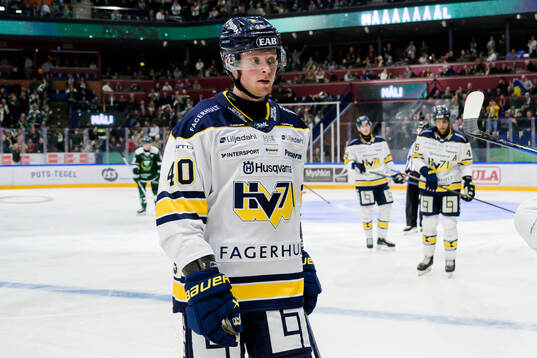 HV71s Oskar Stål-Lyrenäs deppar