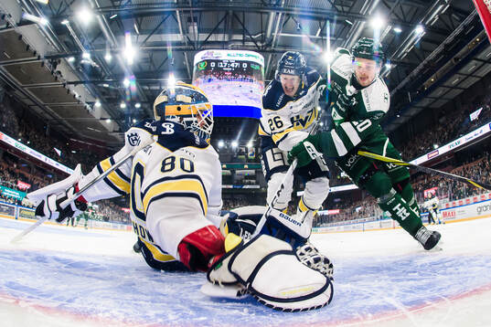 HV71s målvakt Frederik Dichow och Tommi Tikka