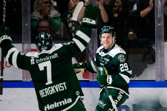 Färjestads Oskar Steen jublar
