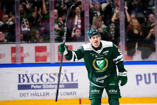 Färjestads David Tomasek jublar