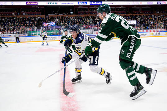 HV71s Jamiro Reber och Färjestads Marcus Westfält