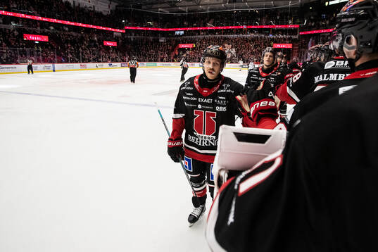 Örebros Kalle Kossila jublar