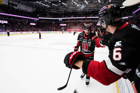 Örebros Glenn Gustafsson jublar