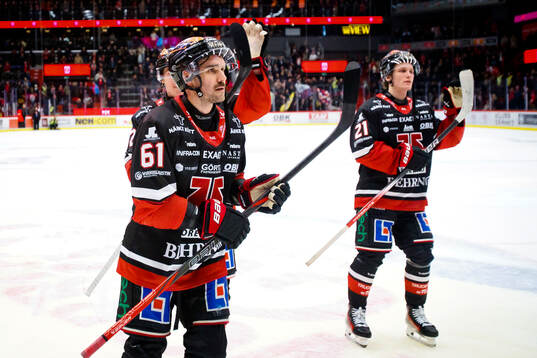 Örebros Ludvig Larsson och Patrik Puistola jublar