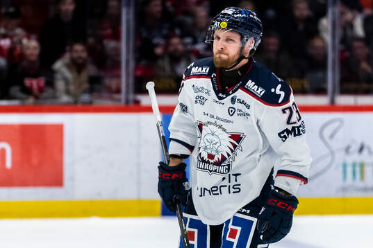 Linköpings Robin Kovacs får matchstraff och deppar