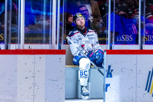 Linköpings Robin Kovacs får matchstraff och deppar