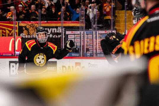 Brynäs Oskar Lindblom jublar