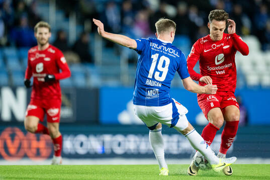 Eirik Haugan of Molde and Felix Horn Myhre of Brann