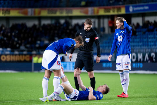 Eirik Haugan and referee Espen Eskås