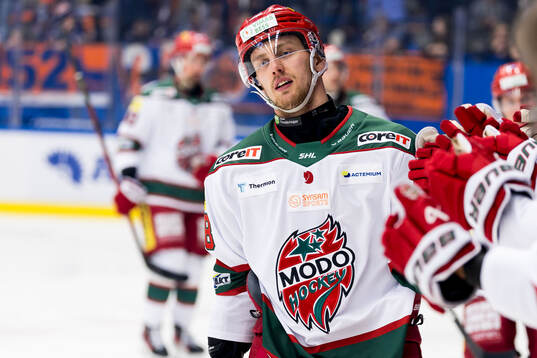 Modos Johan Södergran jublar